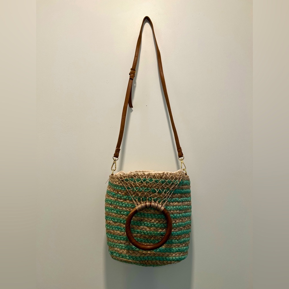 Super cute summer tote bag. In fantastic condition